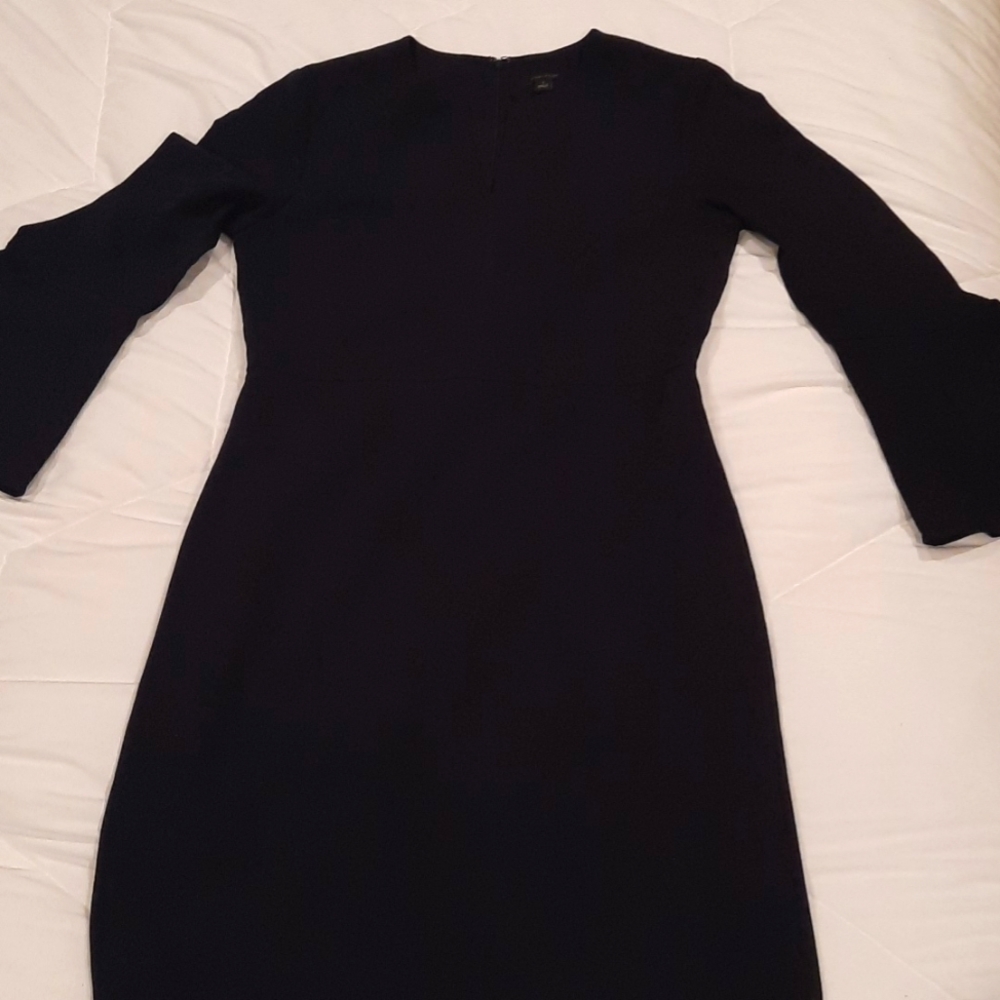 Ann Taylor Navy pencil dress w bell sleeves sz 4